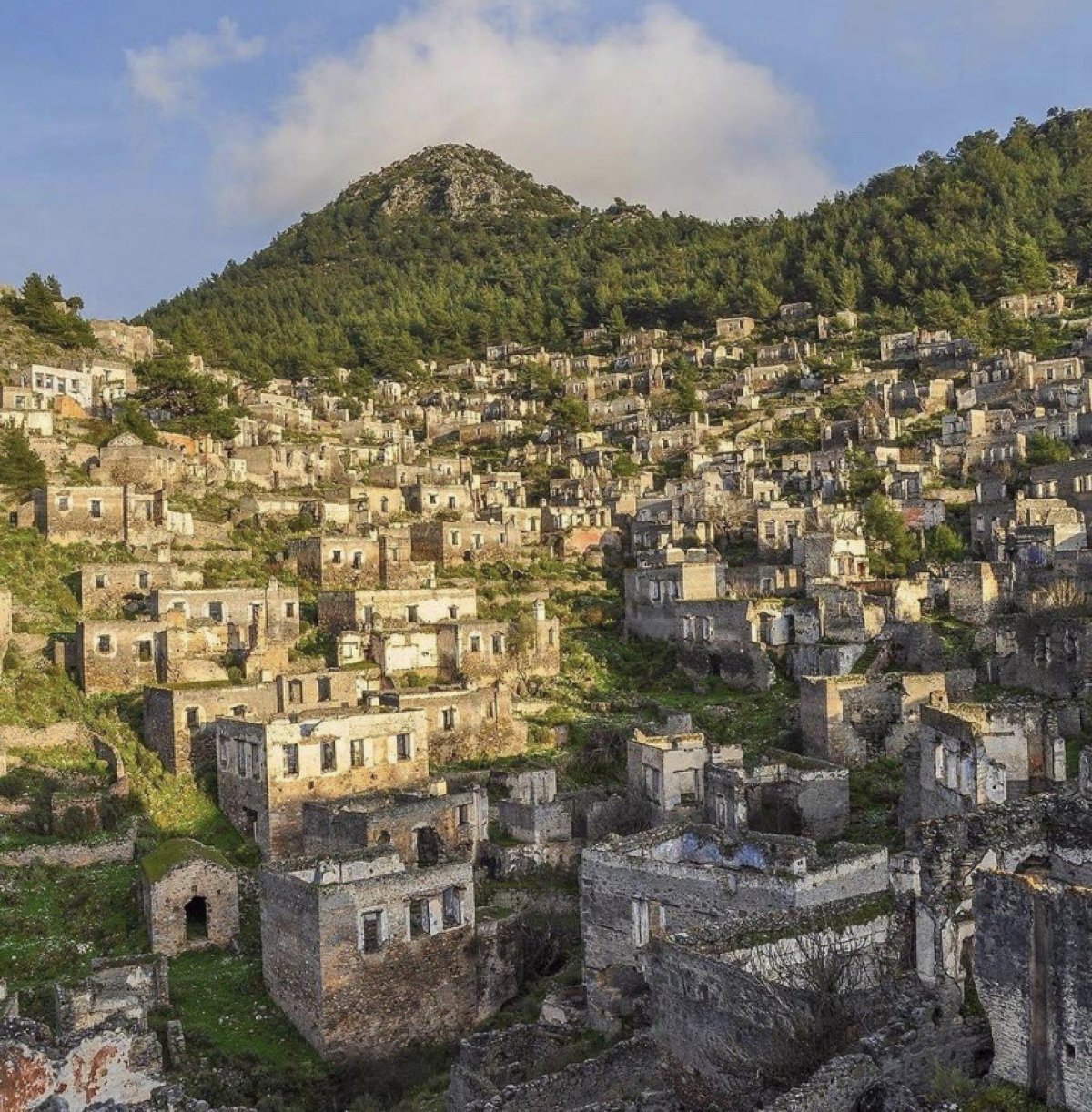 Город-призрак Каякёй существует на юго-западе Турции