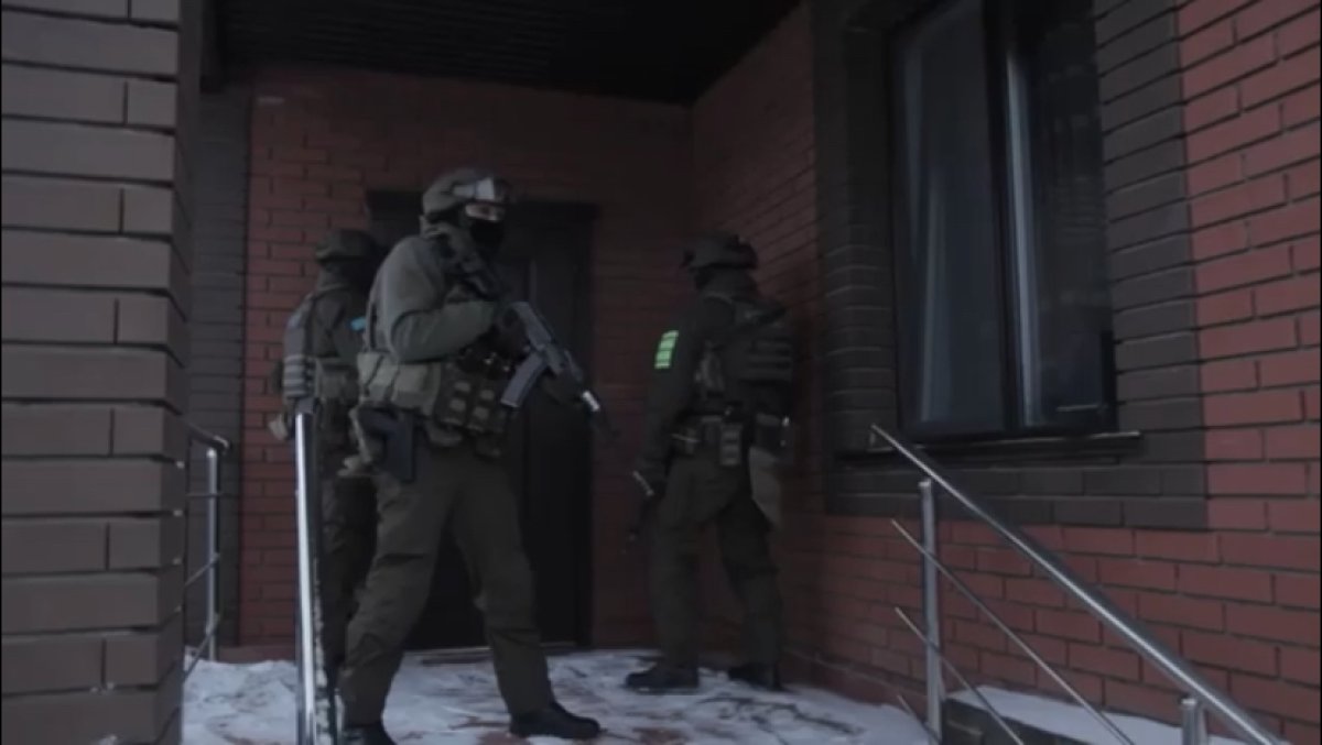 Бывшие сотрудники правоохранительных органов организовали ОПГ