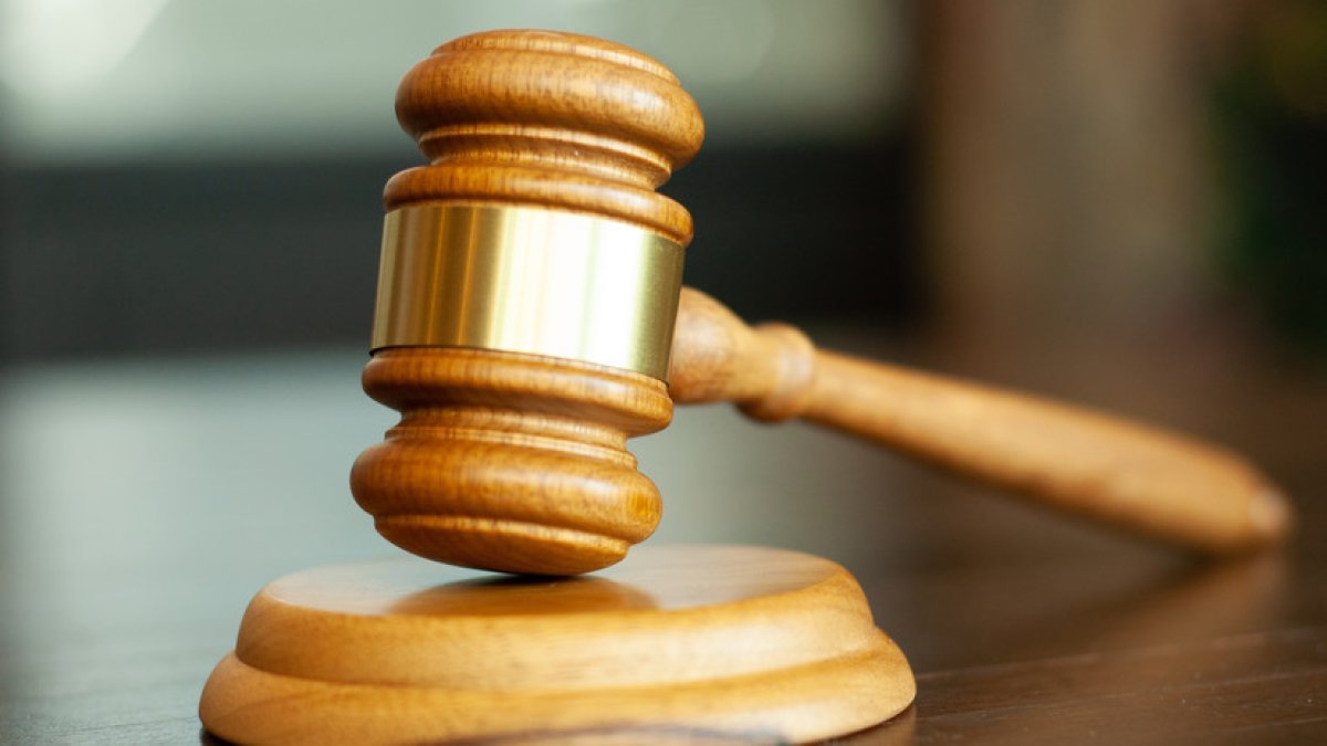 Қазақстандық ер адам әйелін сотқа берді