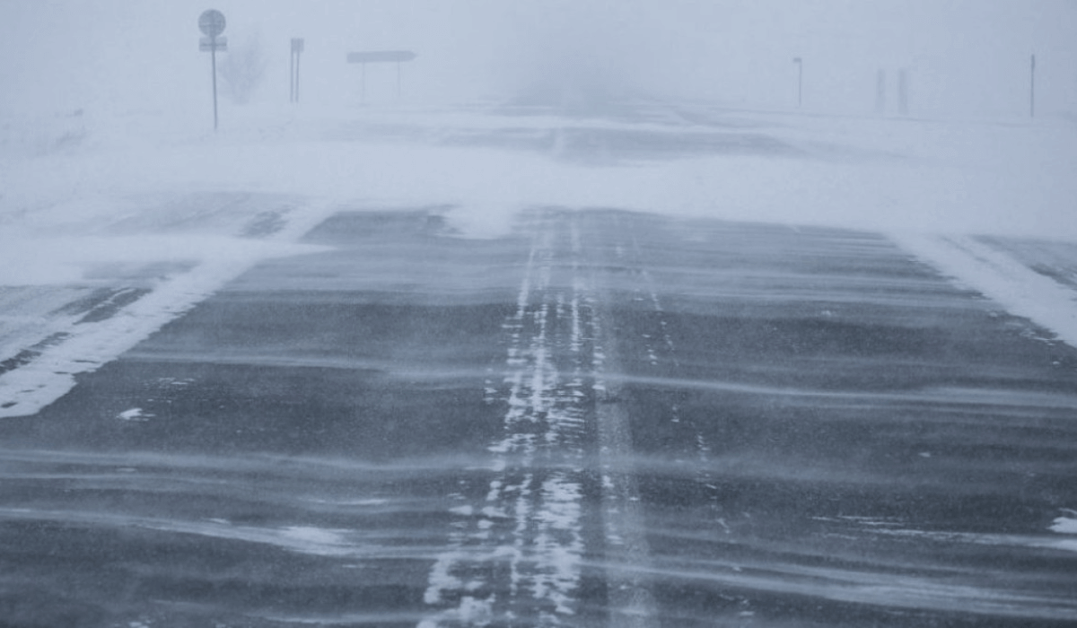 Қазақстанның бес өңірінде ауа райына байланысты жолдар жабылды