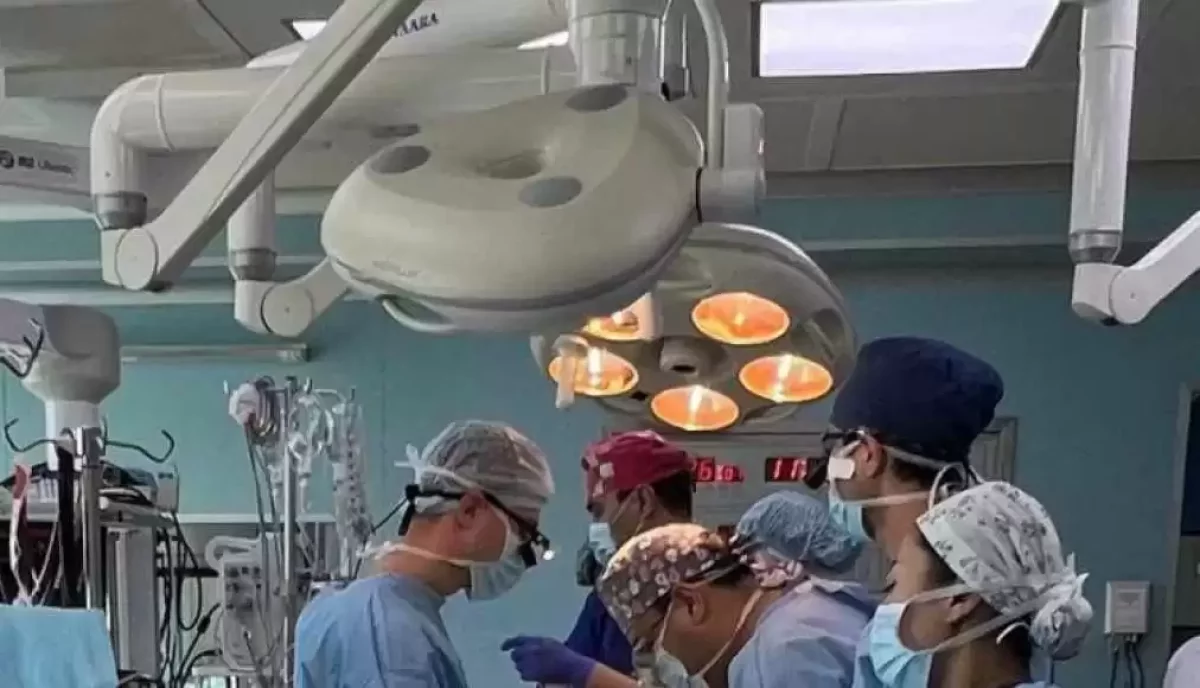 Жамбылда алғаш рет әлемде сирек кездесетін ауруға шалдыққан сәбиге ота жасалды