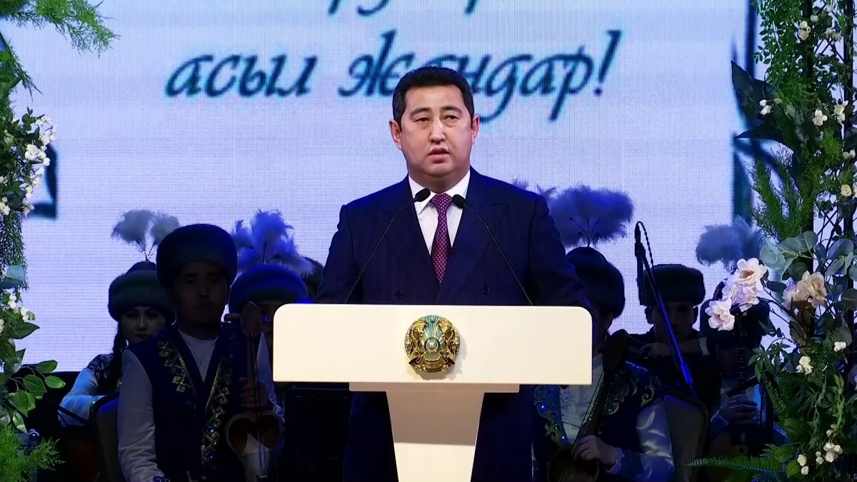 Аким СКО поздравил женщин с Международным женским днём