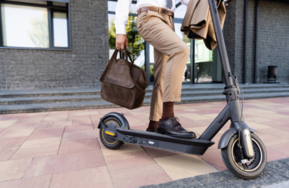 Париж тұрғындары электрлі самокатты жалға беру мәселесін дауысқа салмақ