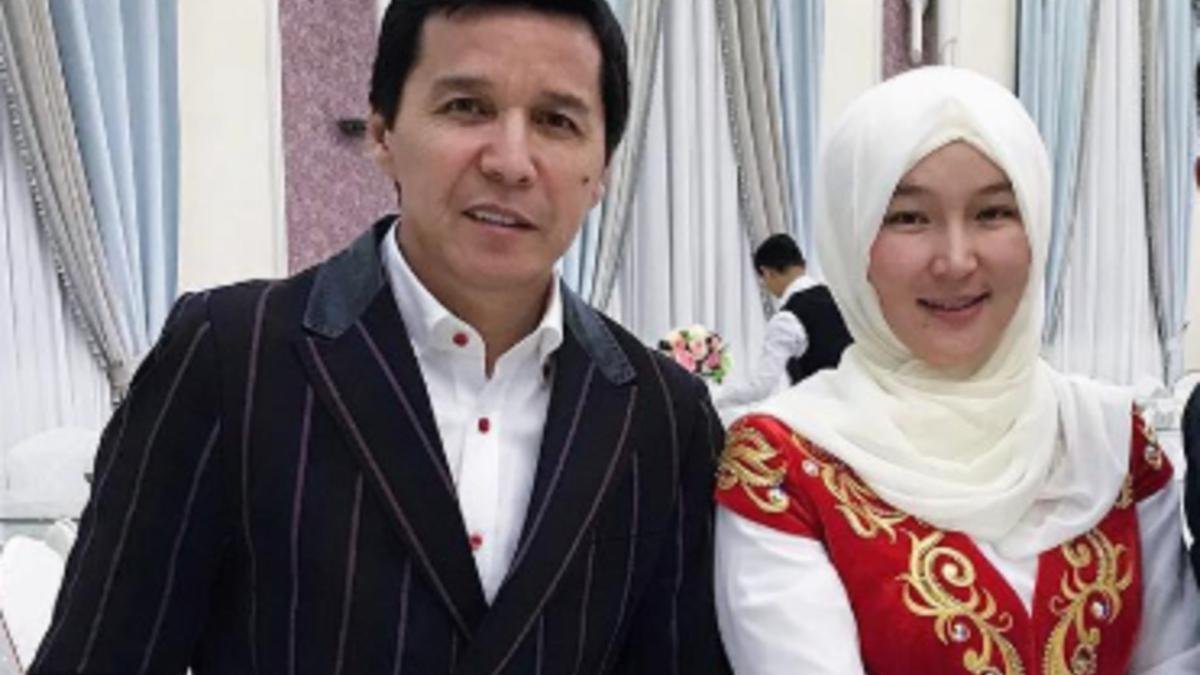 Абай Бегей өзінен 16 жас кіші келіншегінің құпияларын айтты