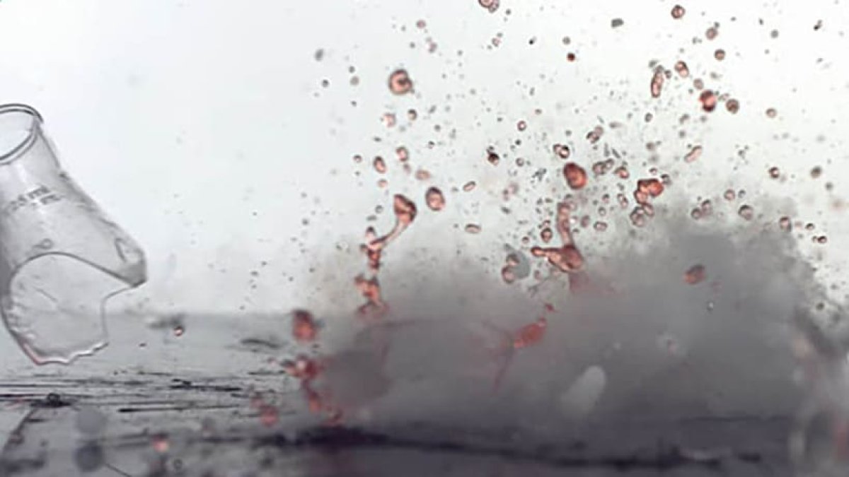 40 человек отравились из-за разбитой посылки в пункте выдачи