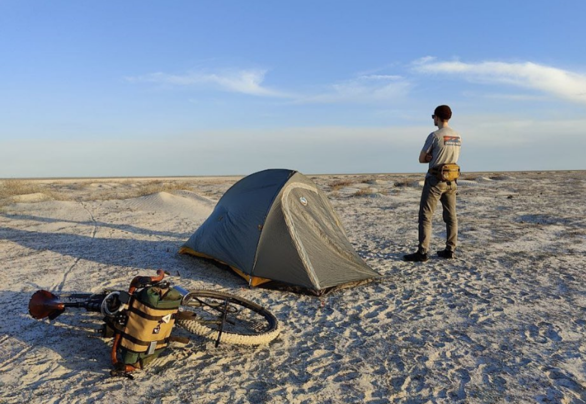 Пропавшего путешественника из России ищут в Мангистау