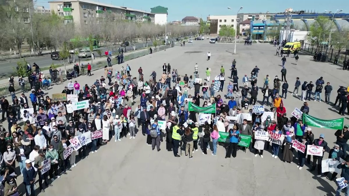 Атырауда журналистердің ұйымдастыруымен алғаш рет бейбіт экологиялық шеру өтті