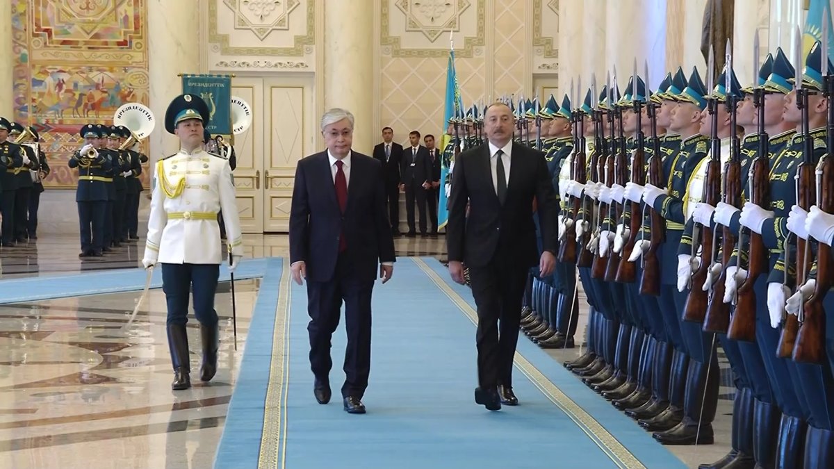 Сверили часы: как прошла встреча Токаева и Алиева в Акорде