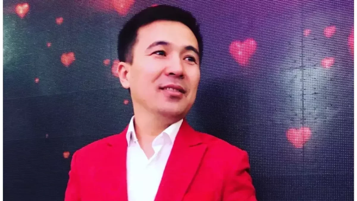 "70 млн теңге": Асхат Тарғын екі қабатты зәулім үйін көрсетті