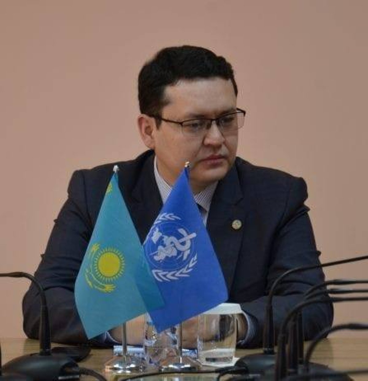 "Это единственный доход семьи": бывший вице-министр здравоохранения пожаловался, что не может купить продукты