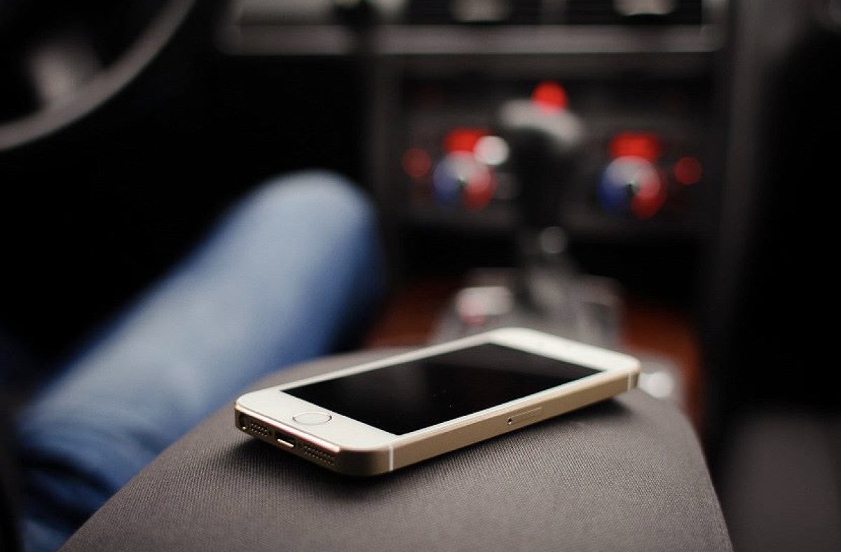 Пассажирка украла телефон у таксиста в Усть-Каменогорске