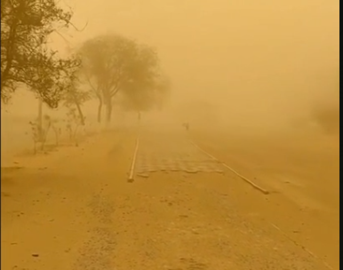 Пыльная буря накрыла Жанаозен