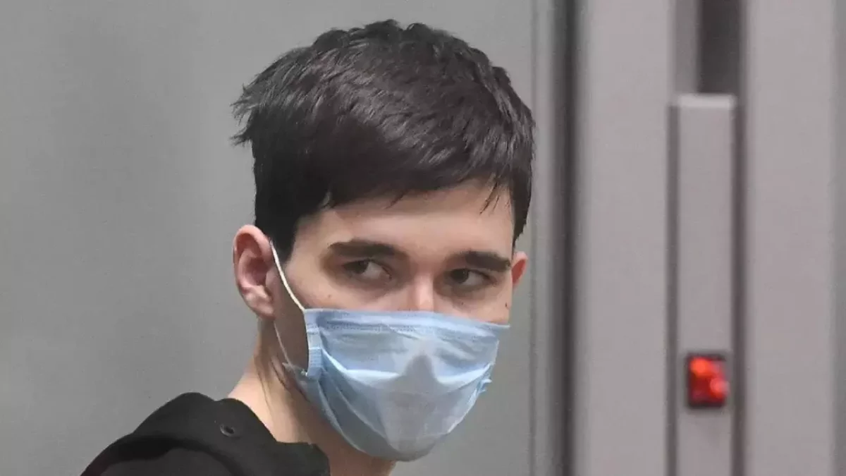 Мектепте оқ атқан 21 жастағы жігіт өмір бойына сотталды