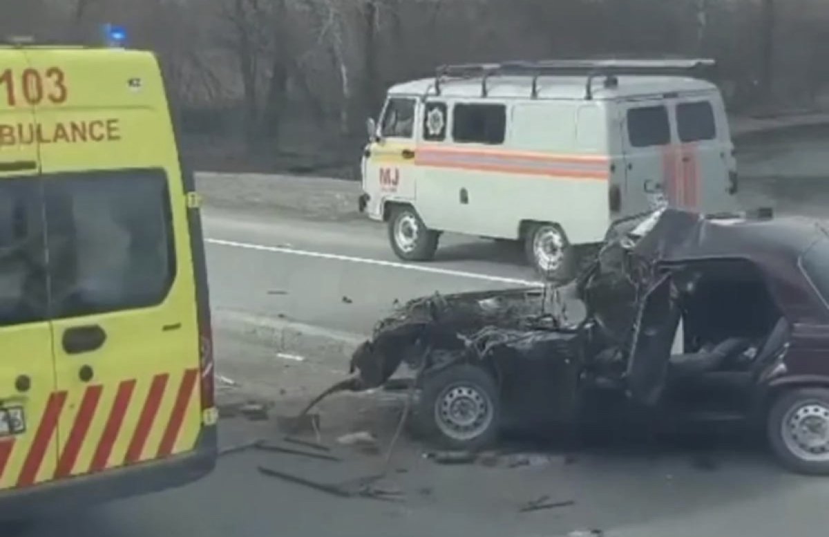 Легковушка протаранила автобус в Усть-Каменогорске