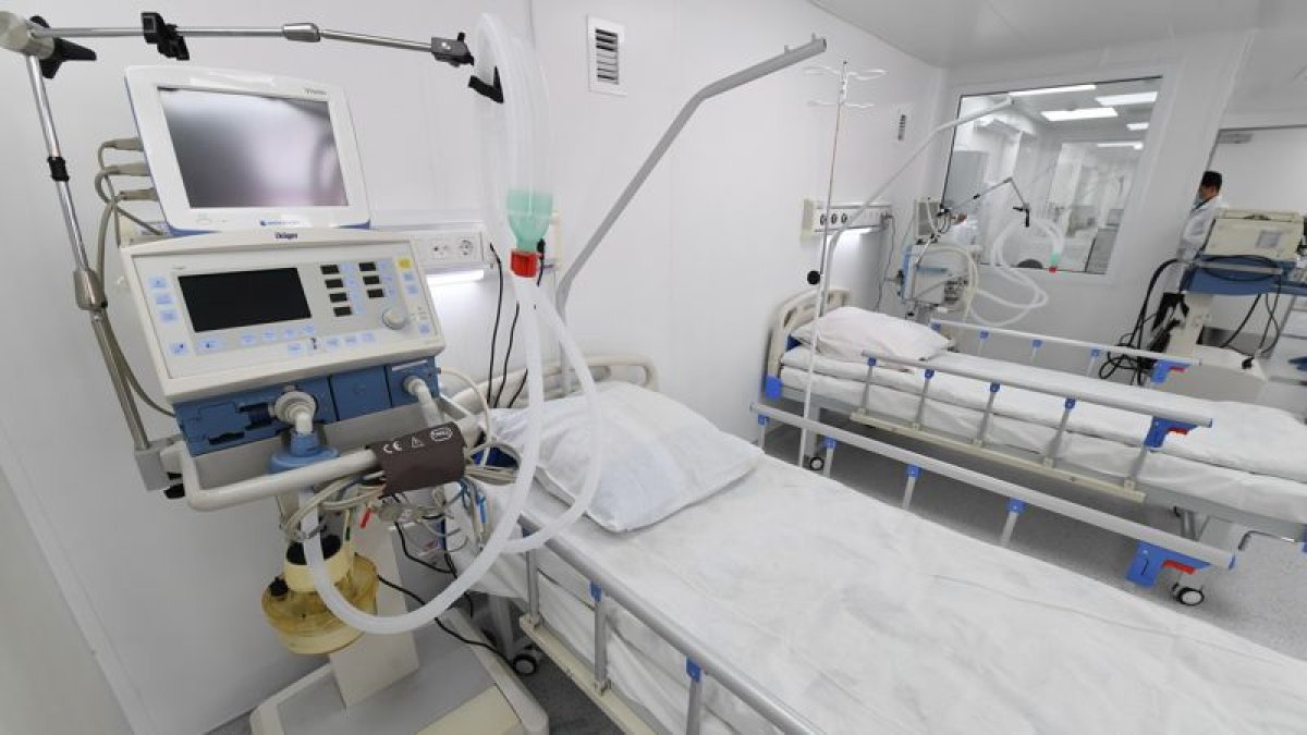 Қостанайда жасөспірімнің үстіне футбол қақпасы құлап, жансақтау бөліміне түсті