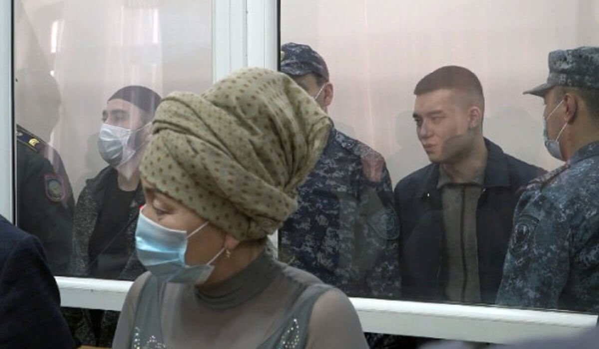 Оралда кәсіпкерді пышақтап өлтірген 2 жігітке сот үкімі шықты