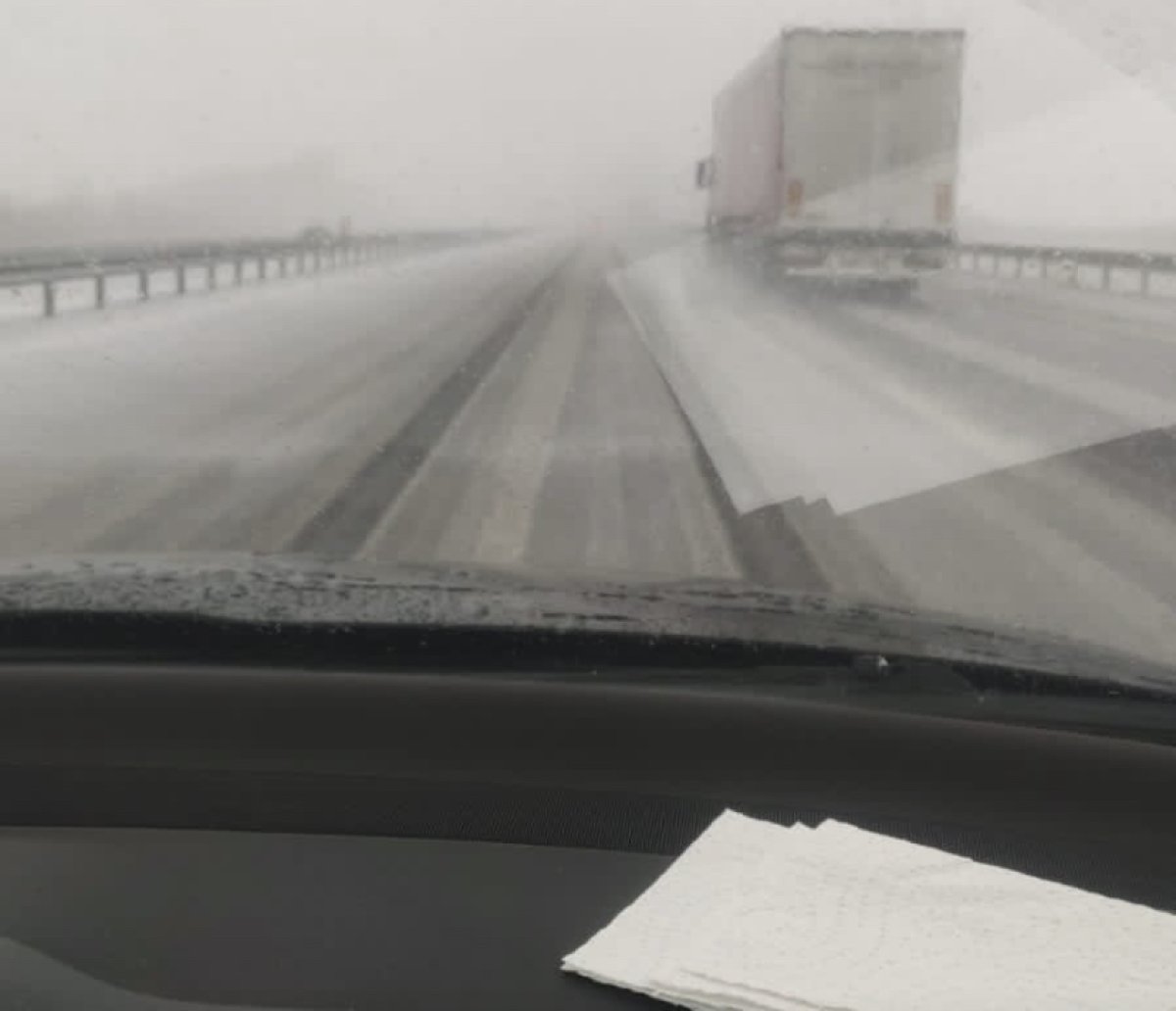«Проезжая часть - сплошной гололед»: трассу «Астана-Щучинск» закрыли