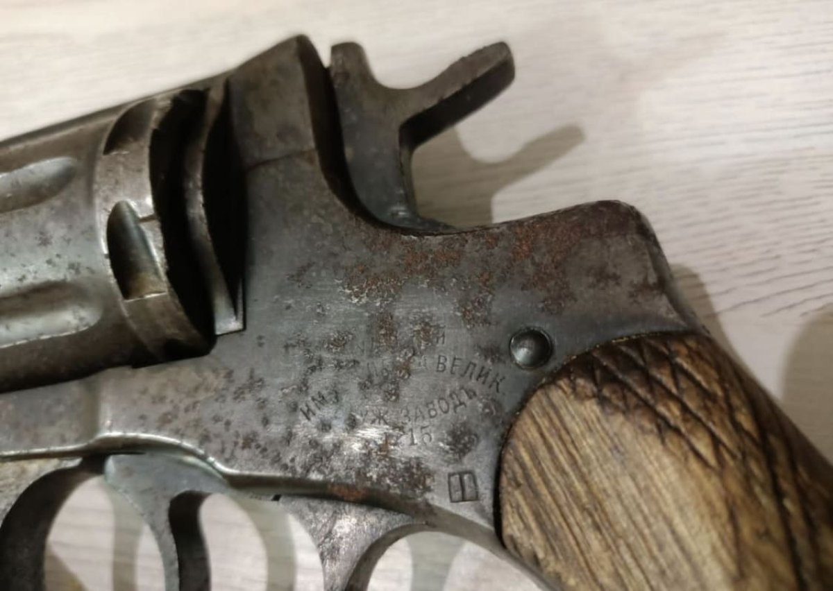 Дореволюционный револьвер сдал в полицию казахстанец