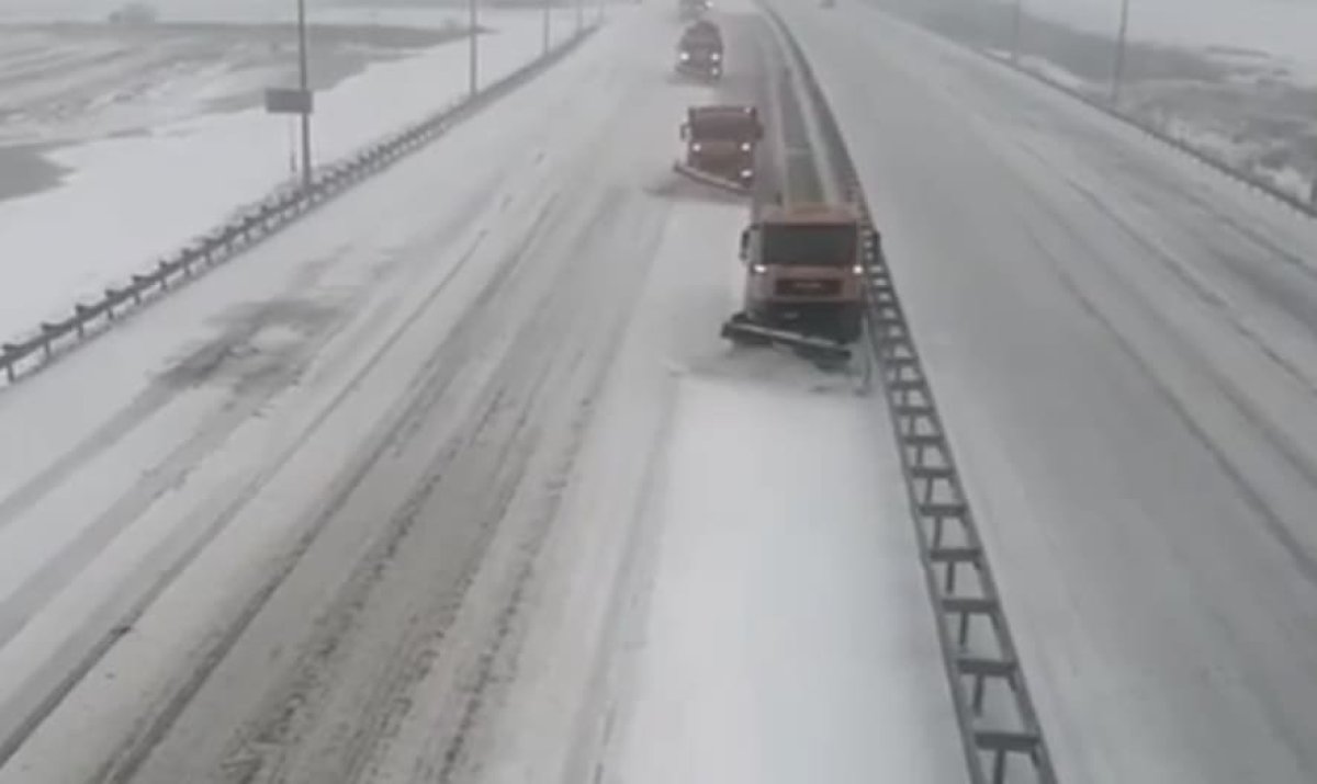 На 25 участках казахстанских дорог закрыли движение из-за метели