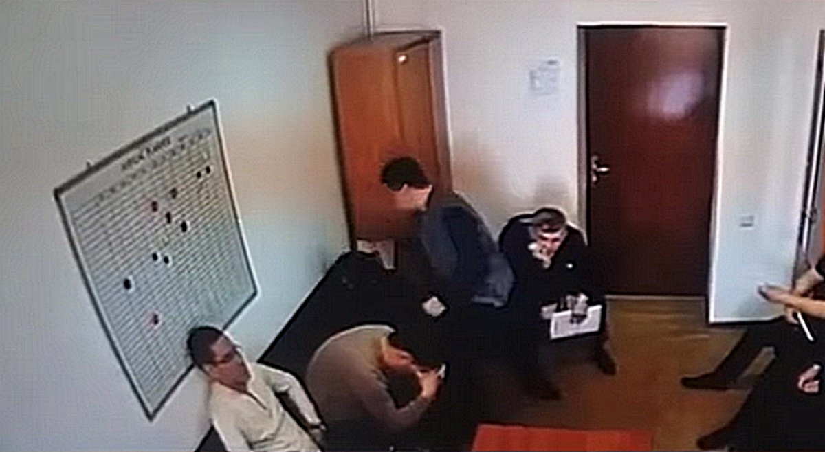 Избил сотрудника: скандал с полицейским начальником в Актау