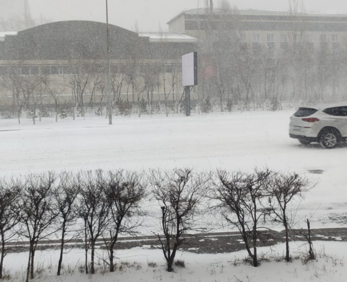 3 тысячи астанчан обратились за помощью на линию 112 из-за непогоды