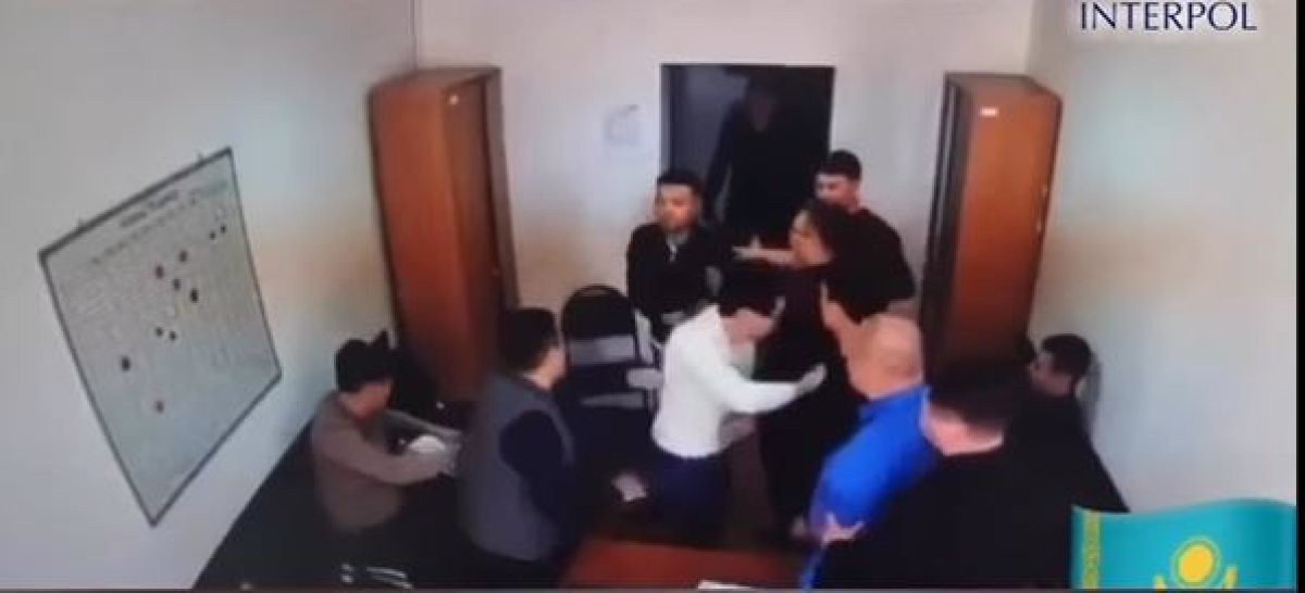 Полицейский начальник ударил подчиненного в Актау