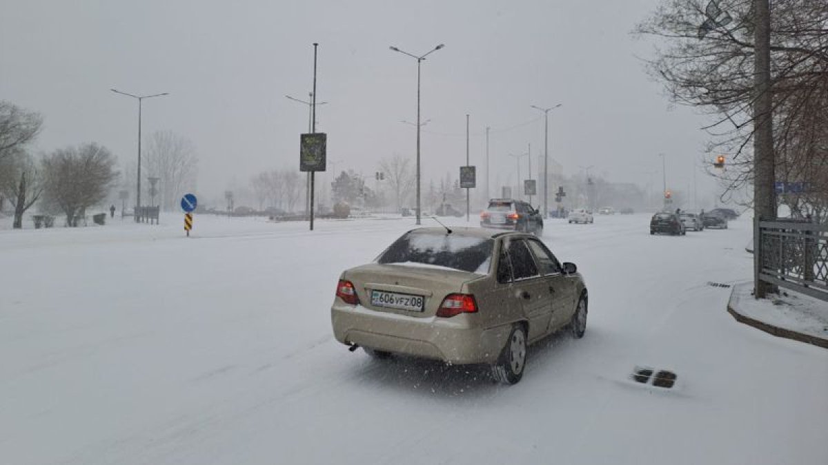 Астанадағы ауа райына байланысты құтқару бөлімшелеріне 3500-ден астам қоңырау түскен