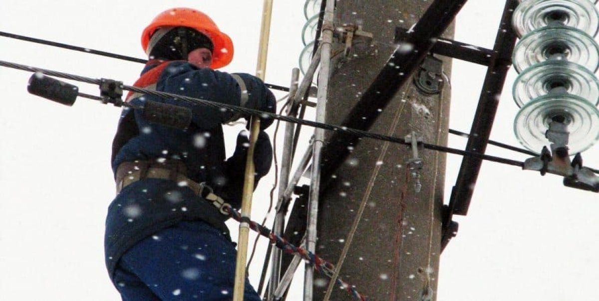 Сильный ветер обесточил 58 посёлков в Актюбинской области