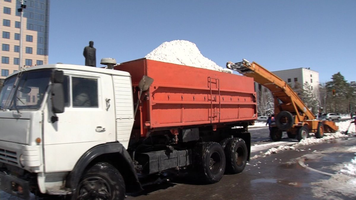 Астанадан үш күнде 71 мың текше метрден астам қар шығарылды
