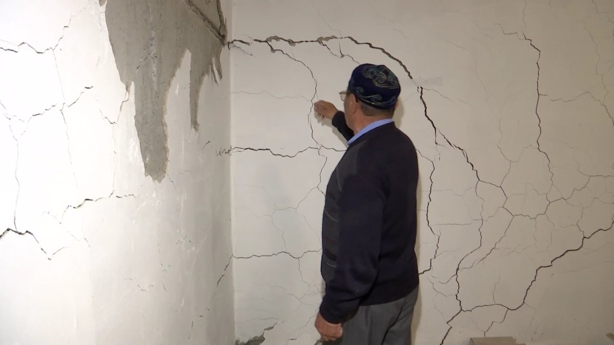 Построенные по госпрограмме новостройки расползаются по швам в Актобе