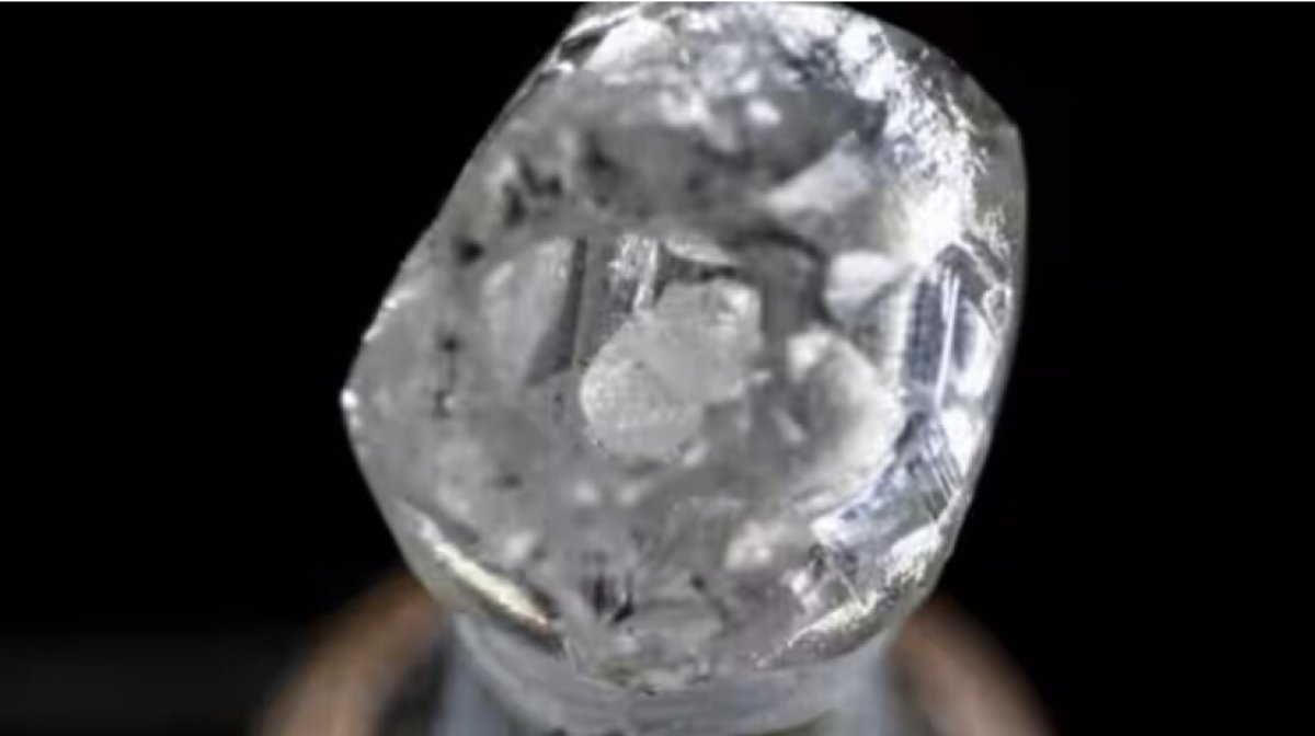 Редчайший алмаз-матрешку обнаружили в Индии