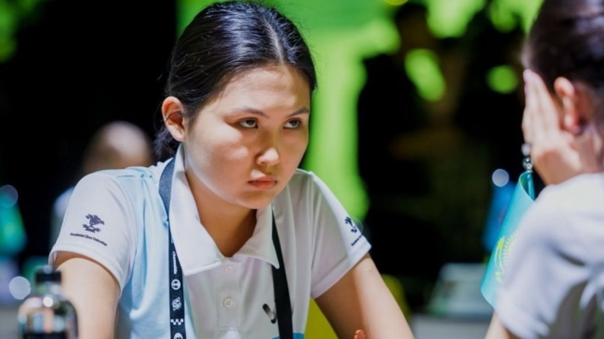 Бибісара Асаубаева әлемдік рейтингтің көшбасшысы Хоу Ифаньді жеңді