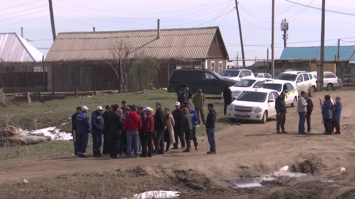 Ақтөбеде Өрлеу ауылының тұрғындары мал жаятын жерге зар болып отыр