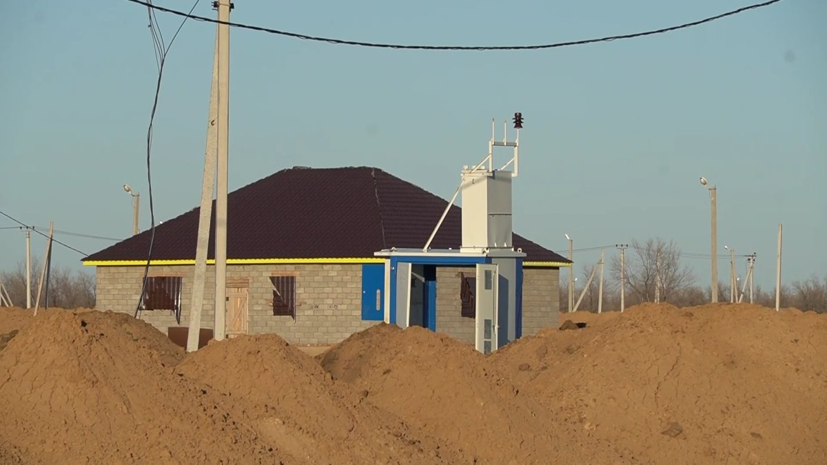 Приезжаем как на летовку: три года без газа и света живут в новом районе ЗКО