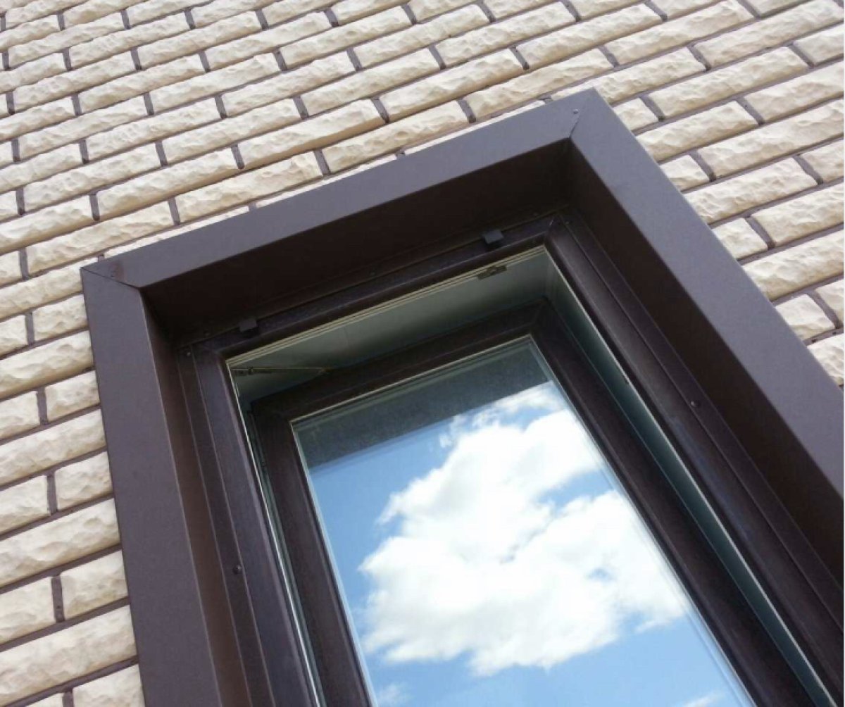 Пенсионерка выпала из окна пятого этажа в Петропавловске