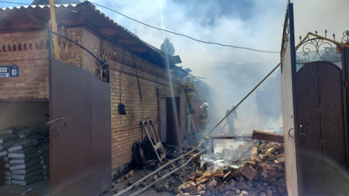 Қызылордада үйдегі жарылыс видеоға түсіп қалды