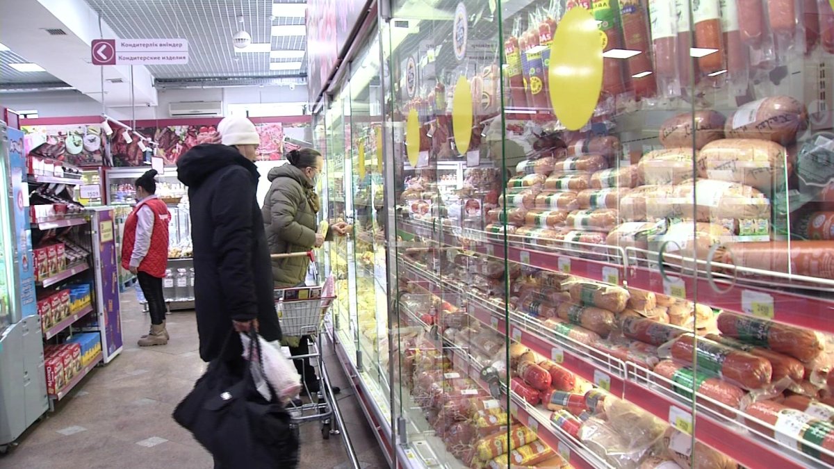 "Кейбір әлеуметтік тауарлар өндірушіден тұтынушыға жеткенше 10 есе қымбаттап жатыр", - Сенатор