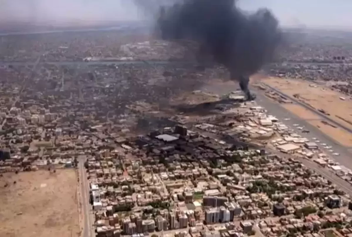 Судандағы қақтығысқа қатысушы тараптың бірі 72 сағатқа оқ атуды тоқтататынын мәлімдеді