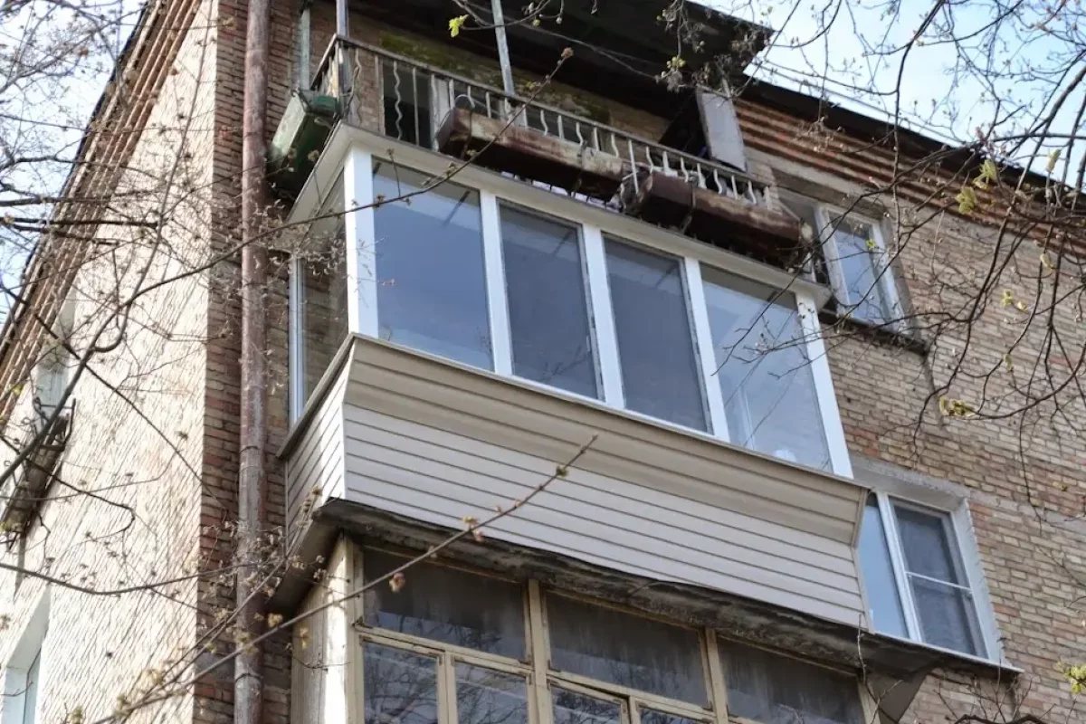 Вытолкнул жену с балкона: семейного дебошира приговорили к трем годам тюрьмы