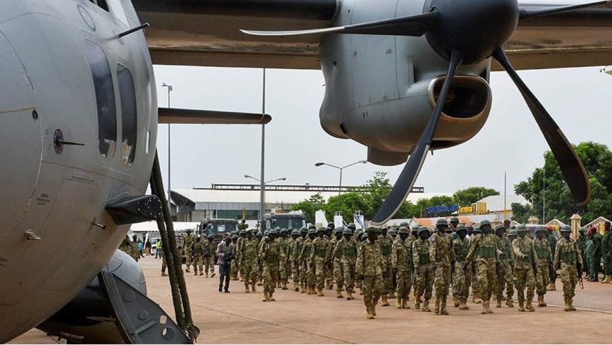 Спецназ Судана заявил о готовности открыть аэропорты для эвакуации иностранцев