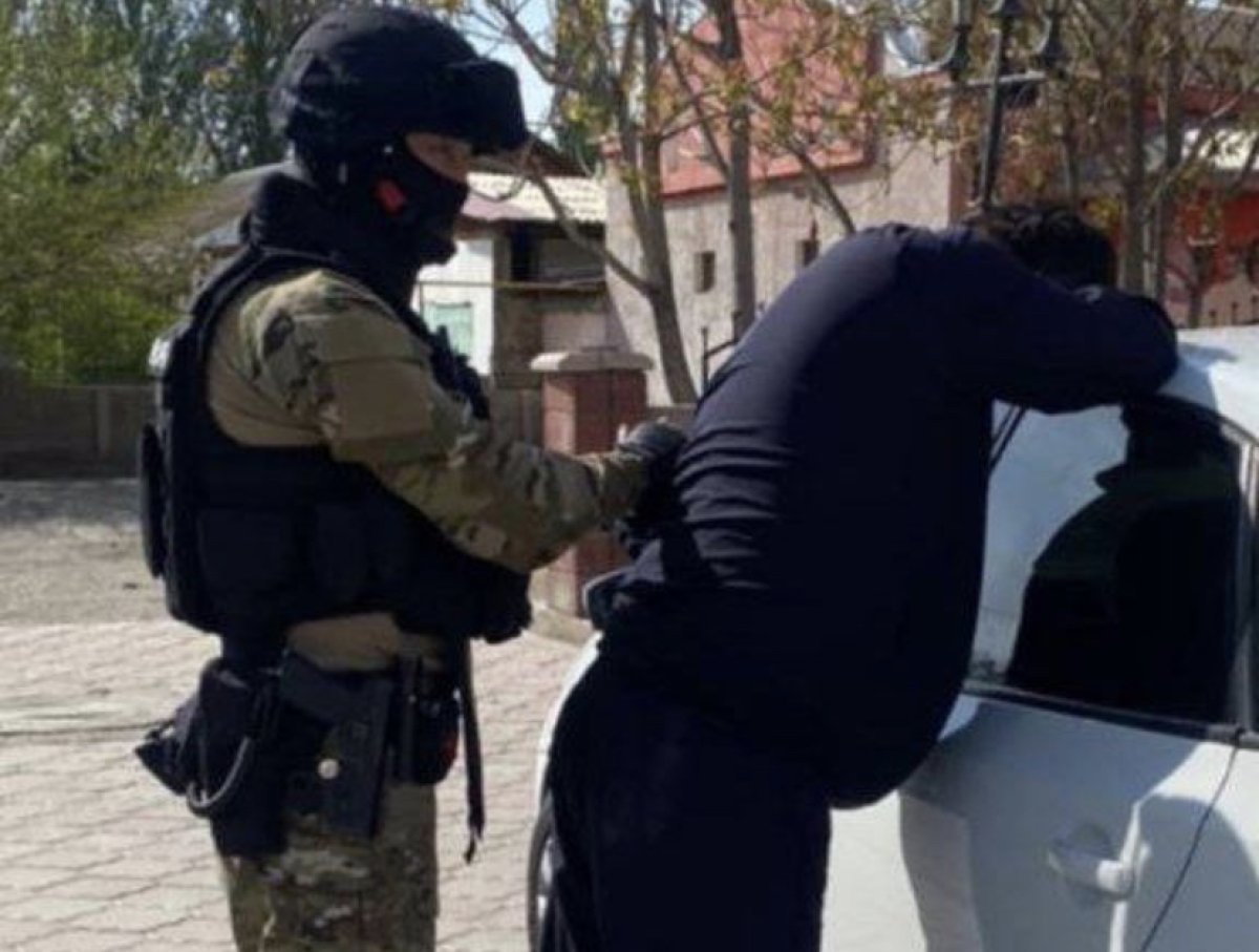 Вооруженный рэкет: ОПГ вымогали юани у бизнесмена в Жетысу