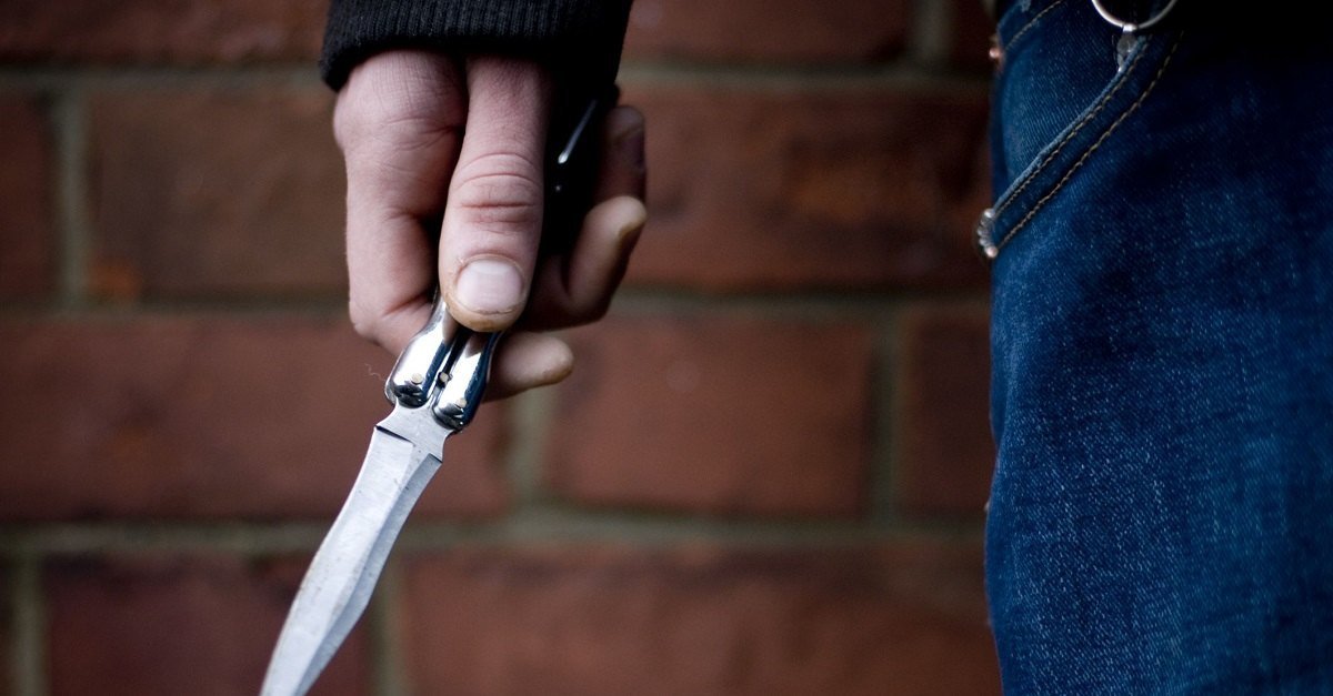 Алматыда автобус жүргізушісіне пышақ ала жүгірген бір топ жігіт іздестіріліп жатыр