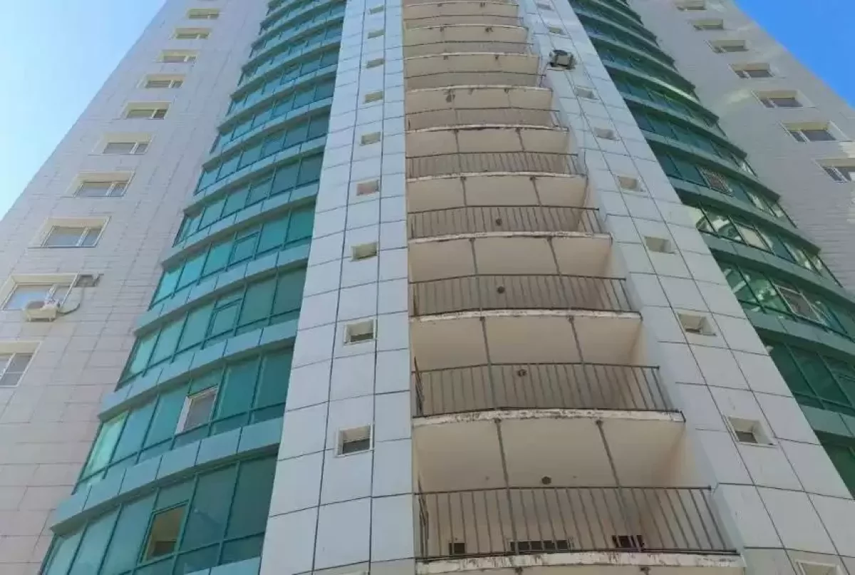 Ақтөбеде екі әйел көпқабатты үйдің жоғарғы қабатынан секіріп көз жұмды