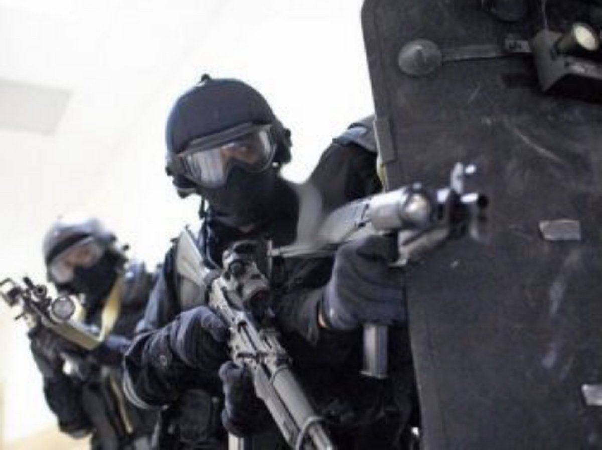 Люди в форме и с оружием вышли на улицы Усть-Каменогорска