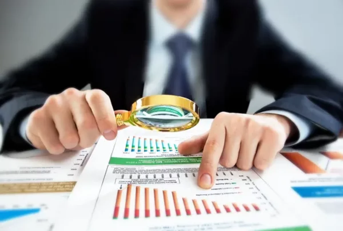 "Түрмеге жабады". Коллекторлардың кредит төлей алмаған адамды қорқытуы заңды ма?