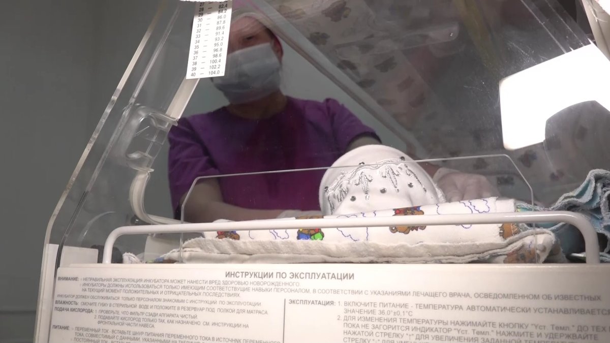 Оралда сәбиін бөшкеге тастап кеткен көкек ананың кім екені анықталды