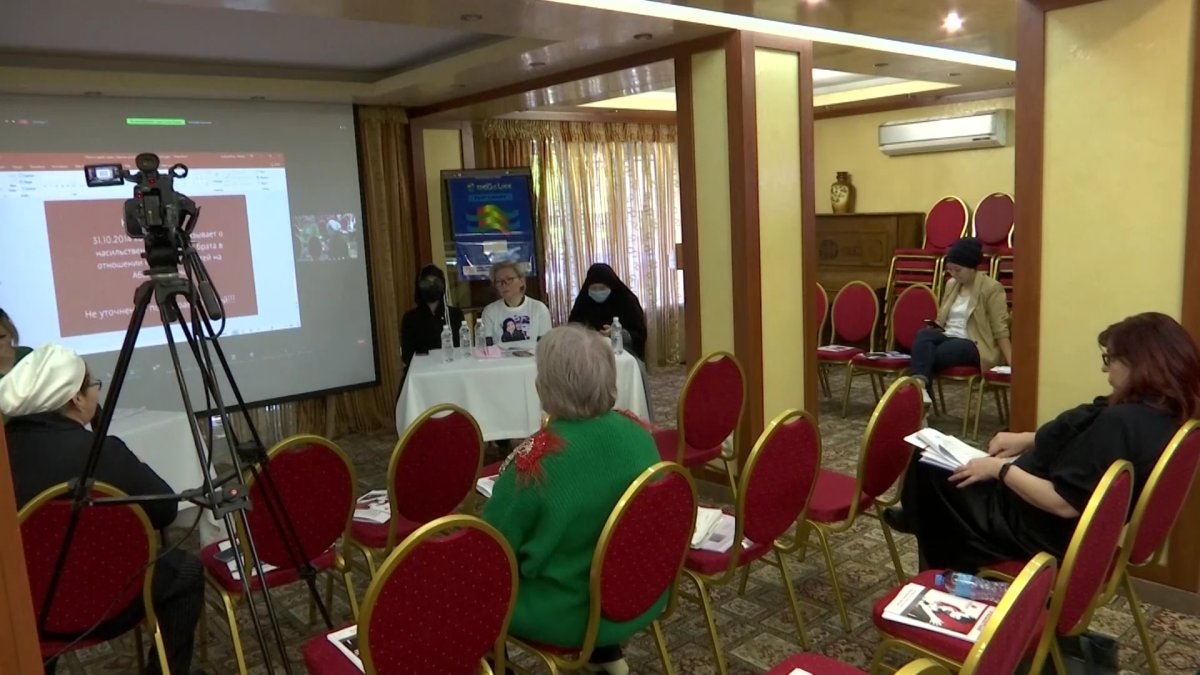 «Боимся за своих детей»: родители подвергшихся насилию подростков бьют тревогу