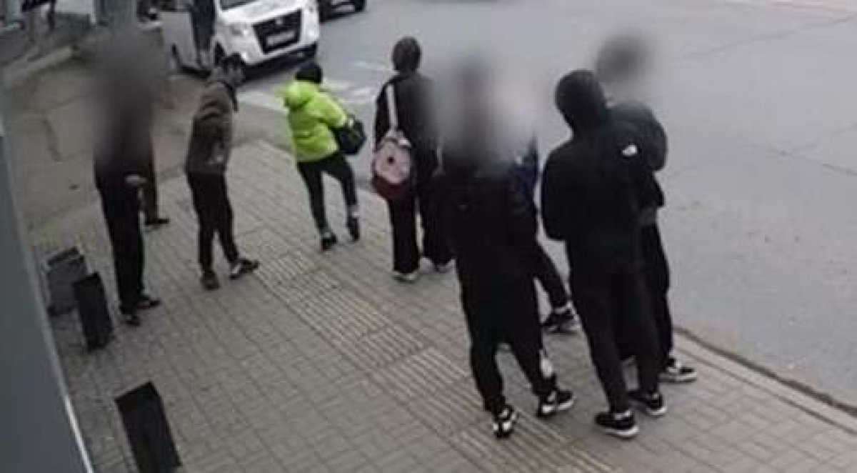 Ради забавы наркоман толкнул незнакомку под колёса автобуса