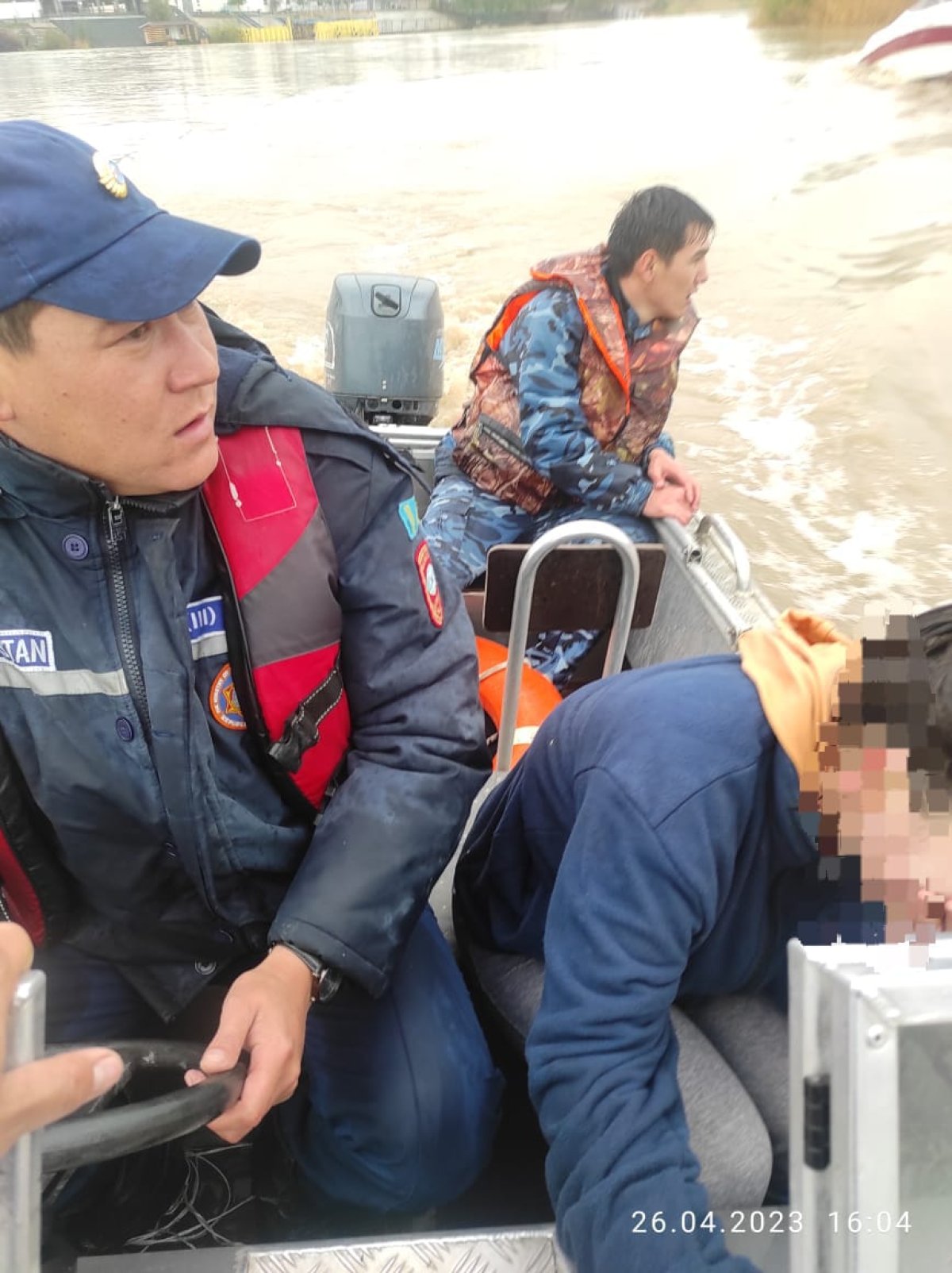 Көпірден секірген азаматша құтқарылды