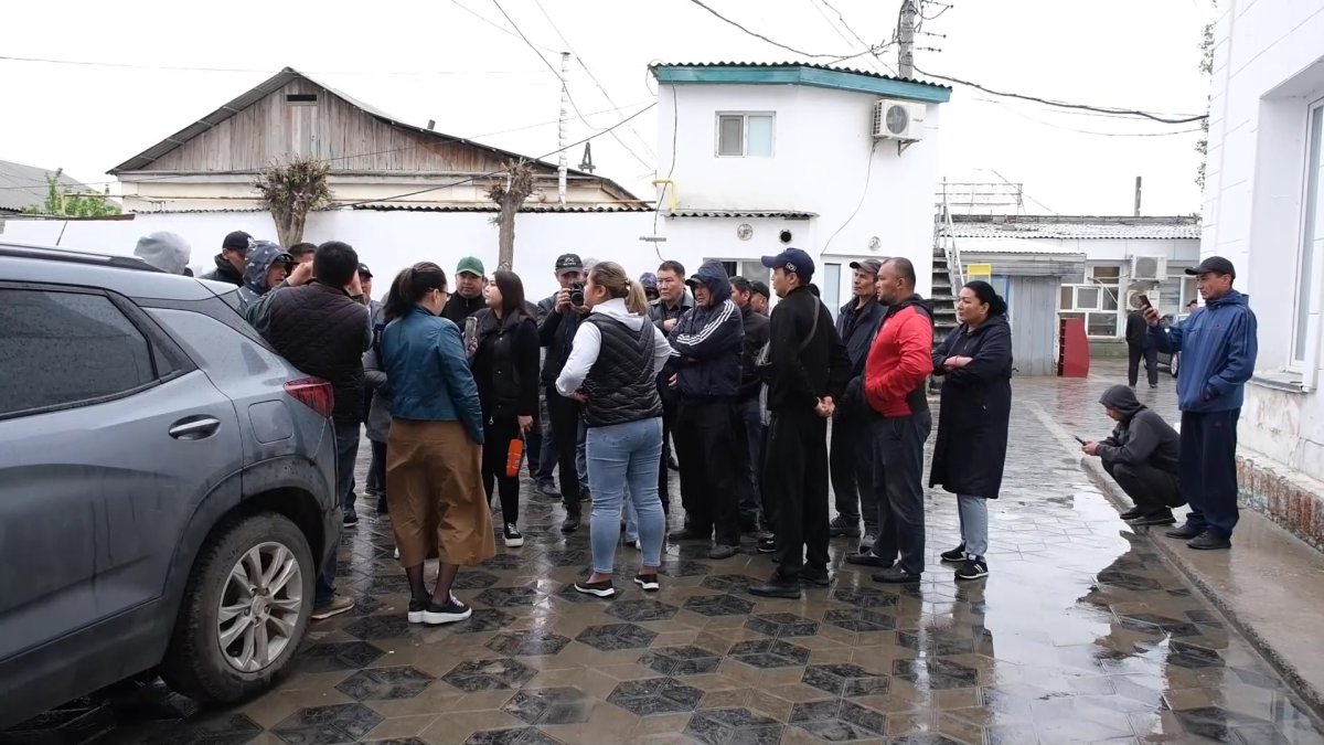 Атырауда бір топ жұмыссыз адам рекуртингтік компаниялардың арбауына түсіп, алданып қалған